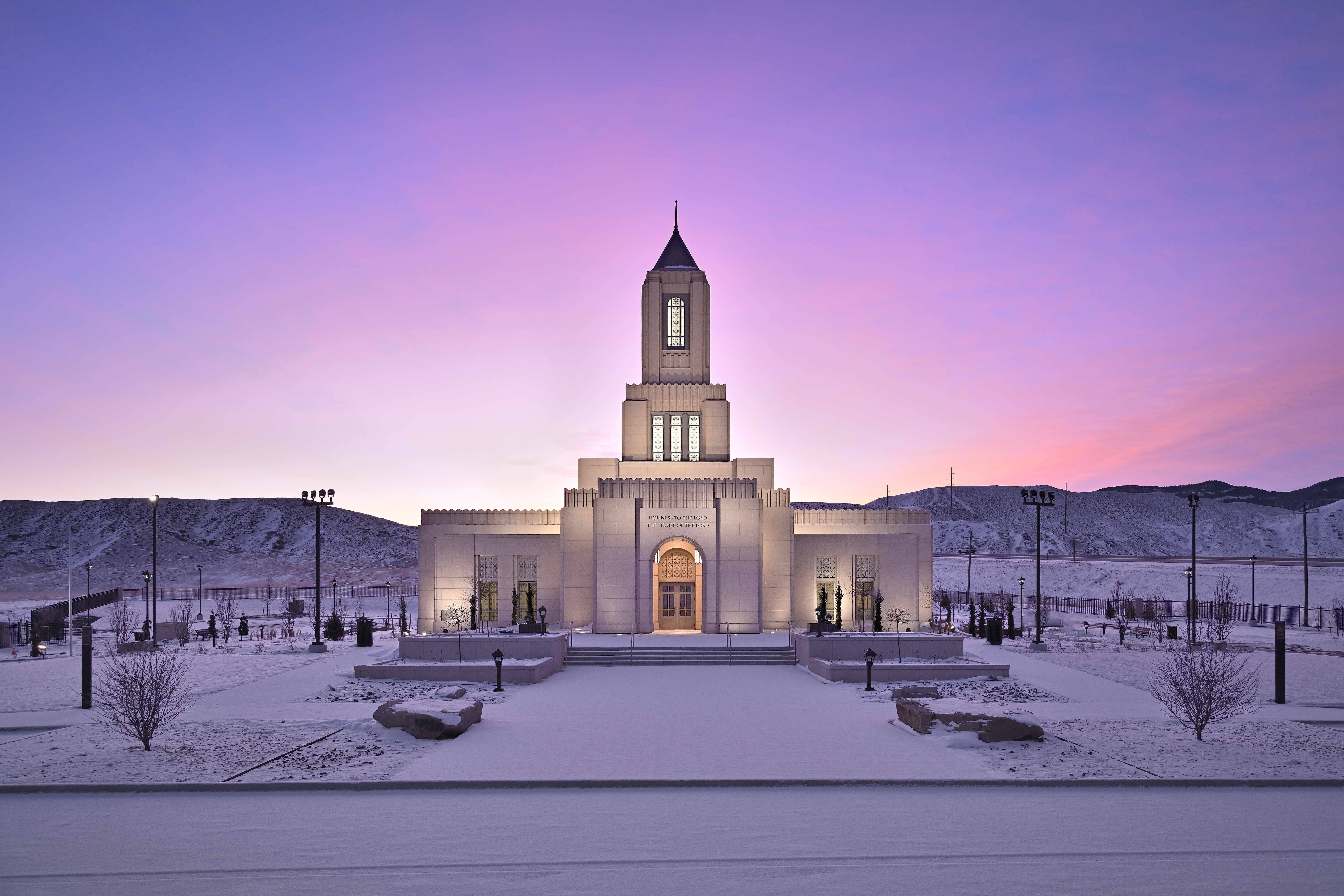 The exterior of the Casper Wyoming Temple amid snowy ground.