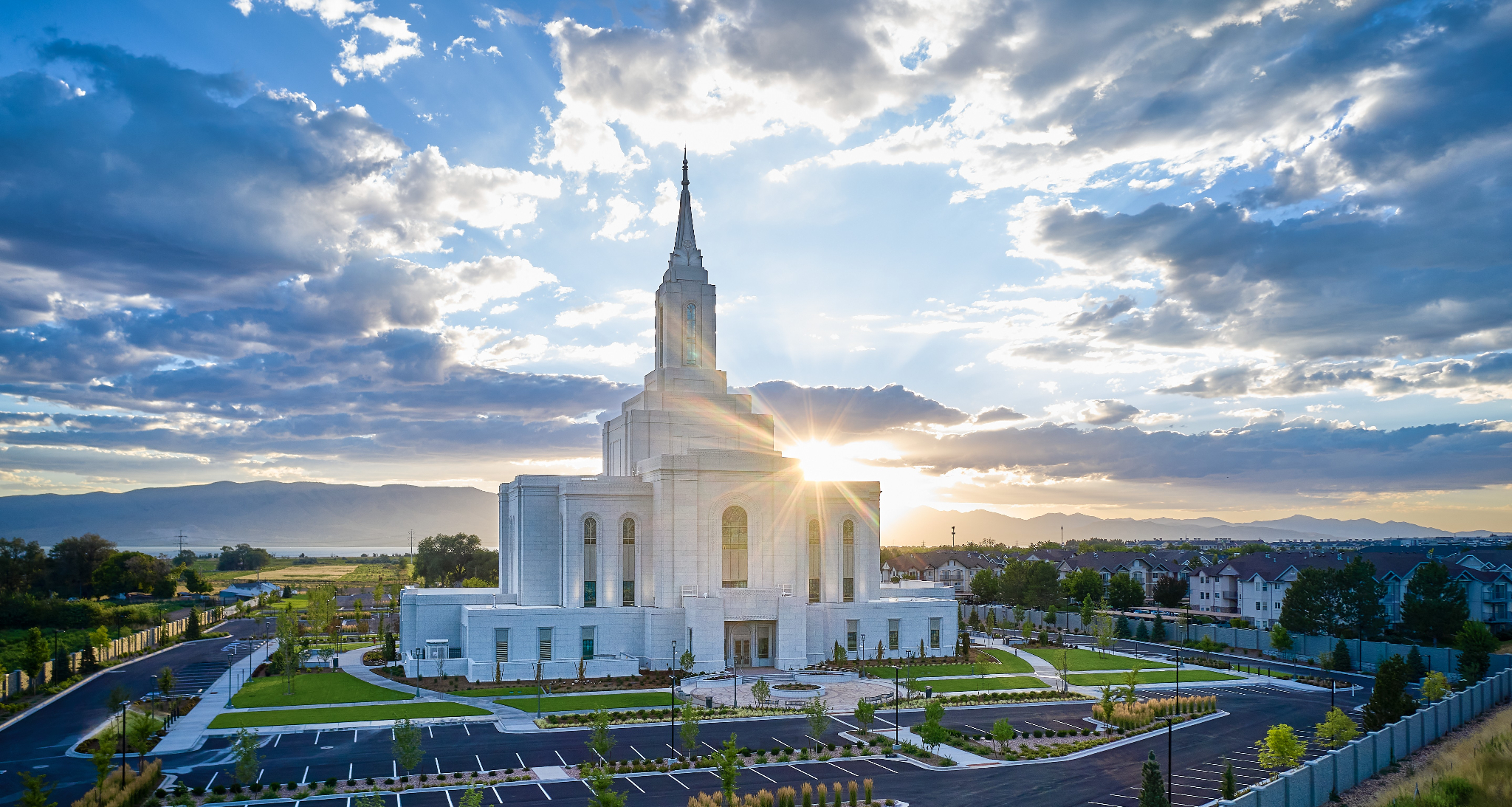 The exterior of the the Orem Utah Temple, a white building with a steeple above the center.
